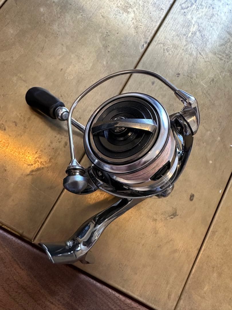 イグジスト極上美品ダイワ 22 EXIST LT2500S‑H スピニングリール