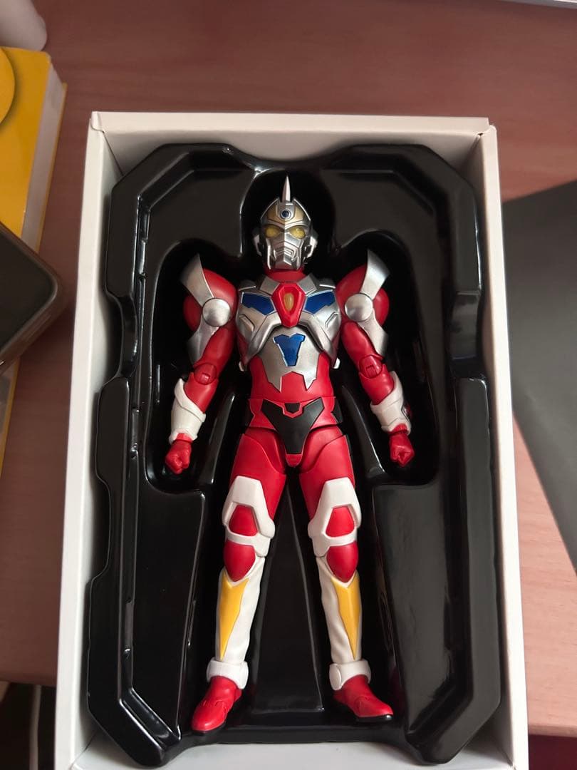 真骨彫 電光超人　グリッドマン