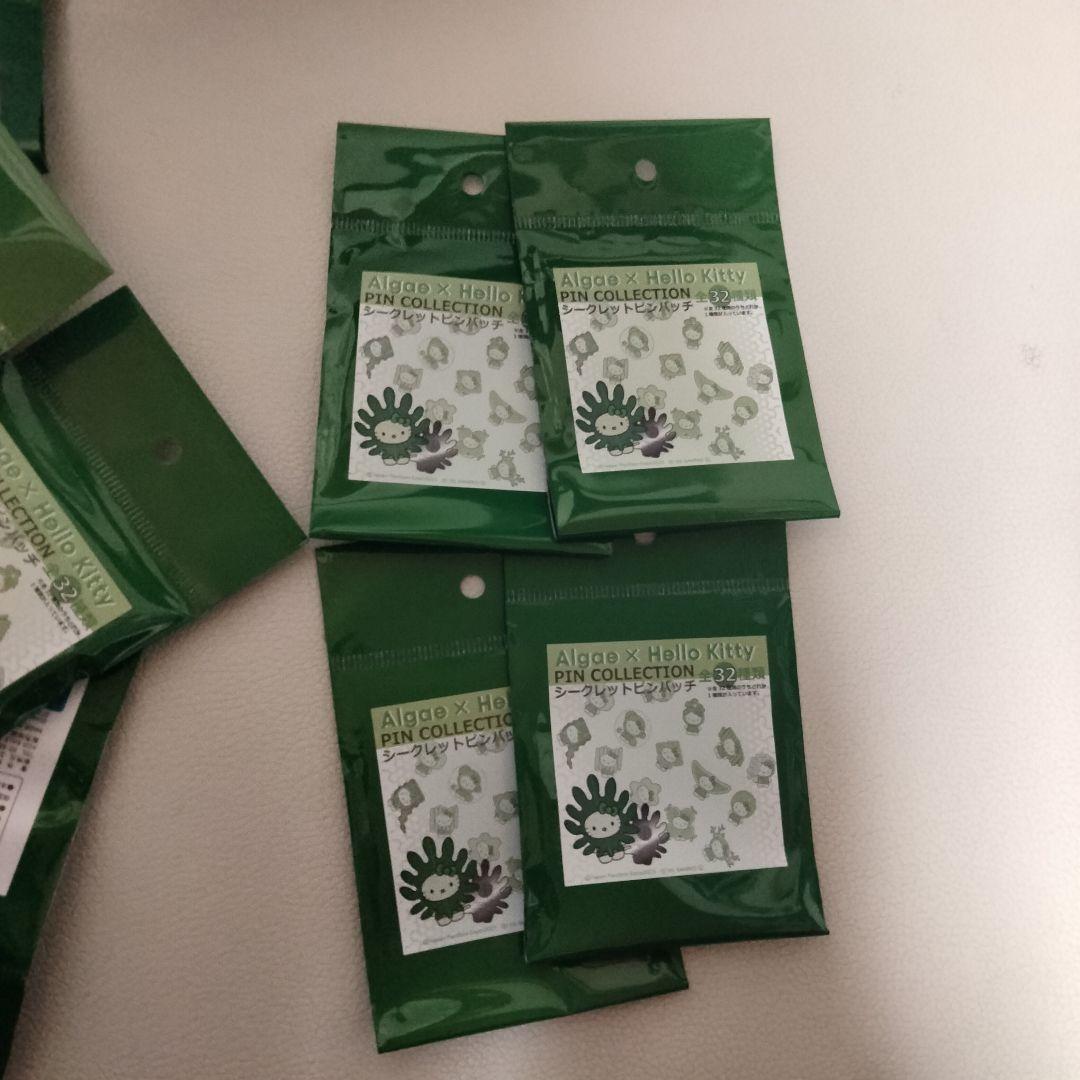 藻キティピンバッジ