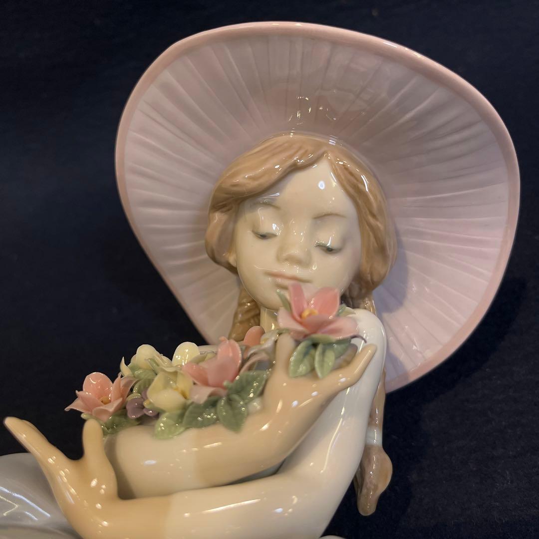 リヤドロ　花の香りに包まれて　フィギュリン　陶器　置物　人形　インテリア