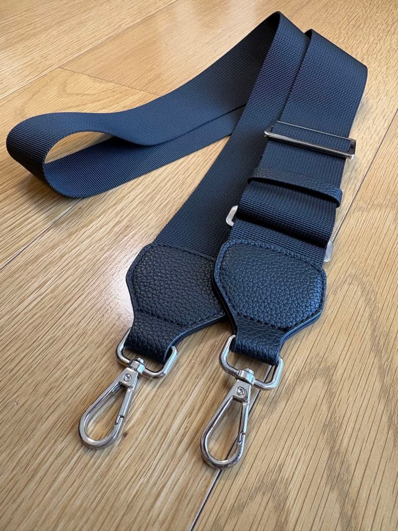 【美品】1PIU1UGUALE3（ウノピゥウノウグァーレトレ） レザーミニバッグ