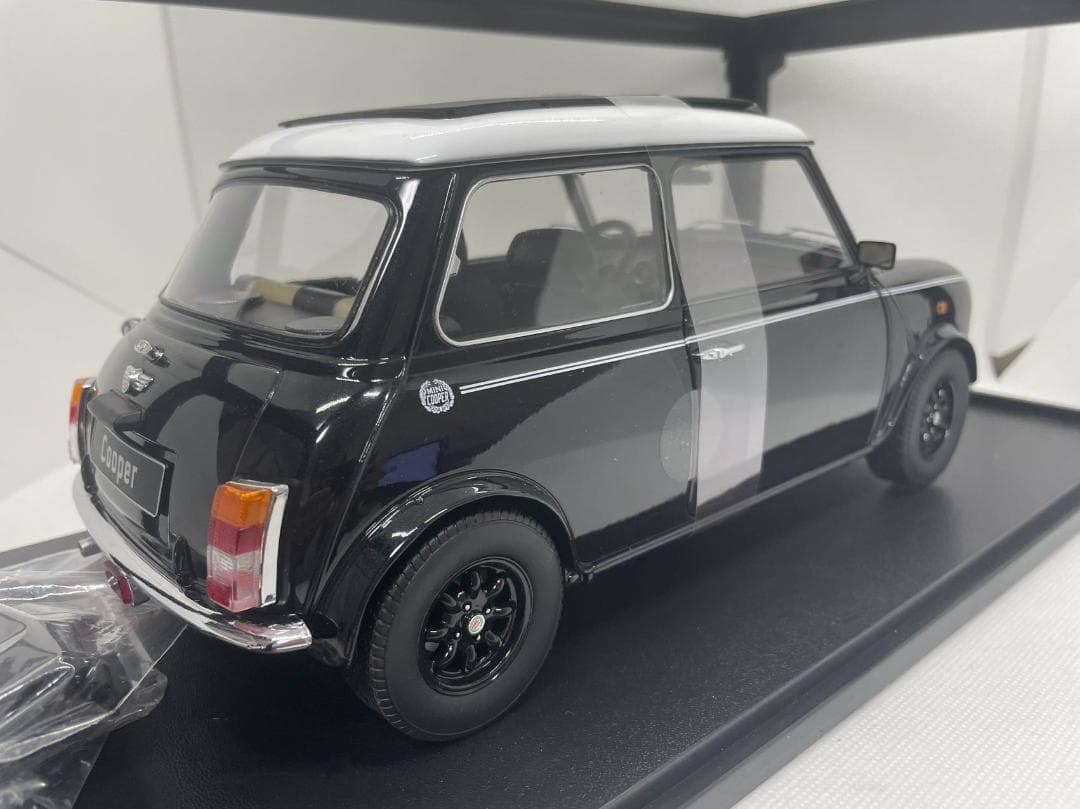 305-045 KK 1/12 ミニ クーパー Sunroof LHD