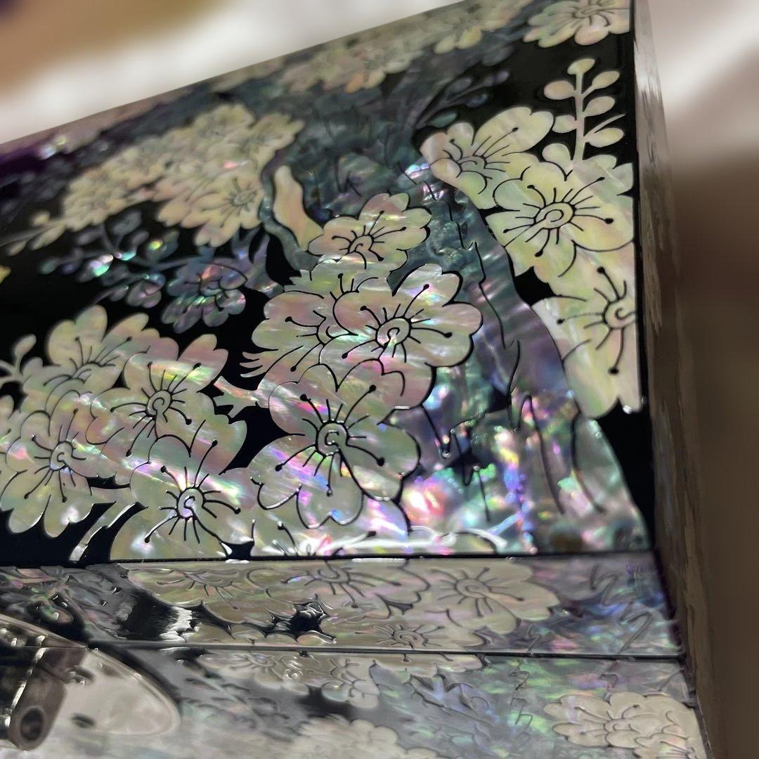 漆器 蝶と花の装飾 収納ボックス