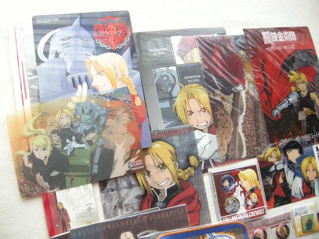 鋼の錬金術師グッズ　クリアファイル ピンズ 缶バッジなど　25点