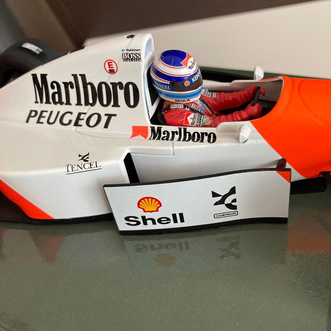 ミニカー Marlboro McLaren Peugeot MP4/9 1/18