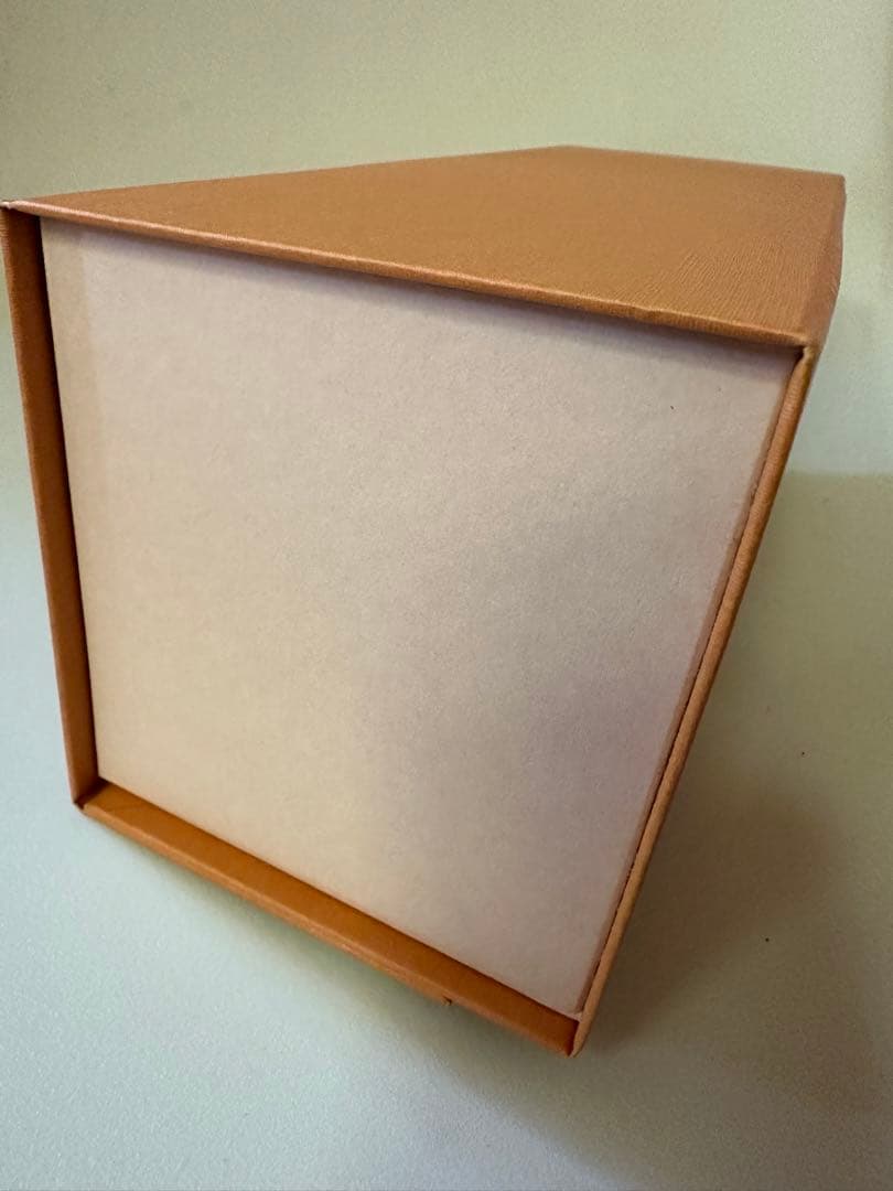 ルイヴィトン　空き箱　マグネット式 リボン付き パフューム限定品用