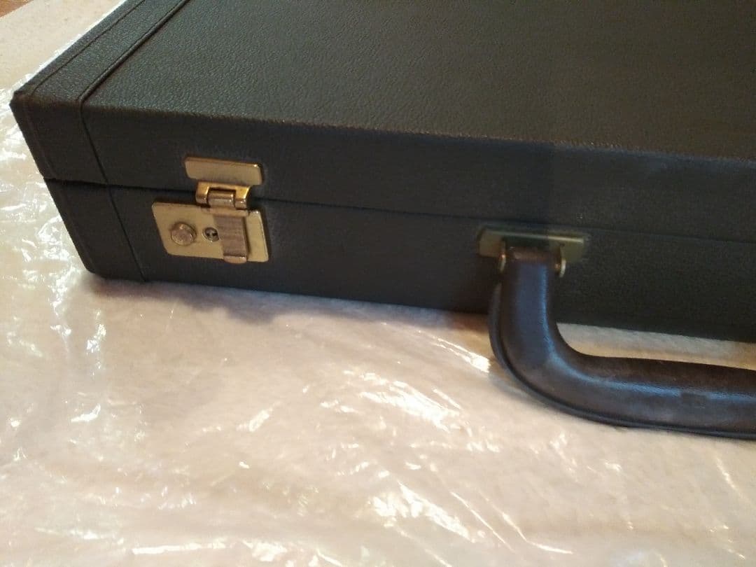 Moeckバスリコーダー 、ケース付き