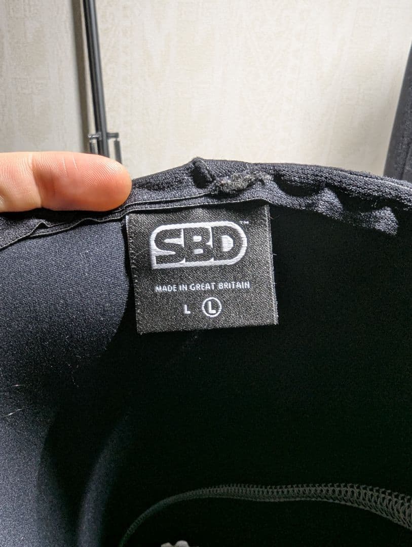 SBD ブラック/ホワイト Momentum ニースリーブ Lサイズ