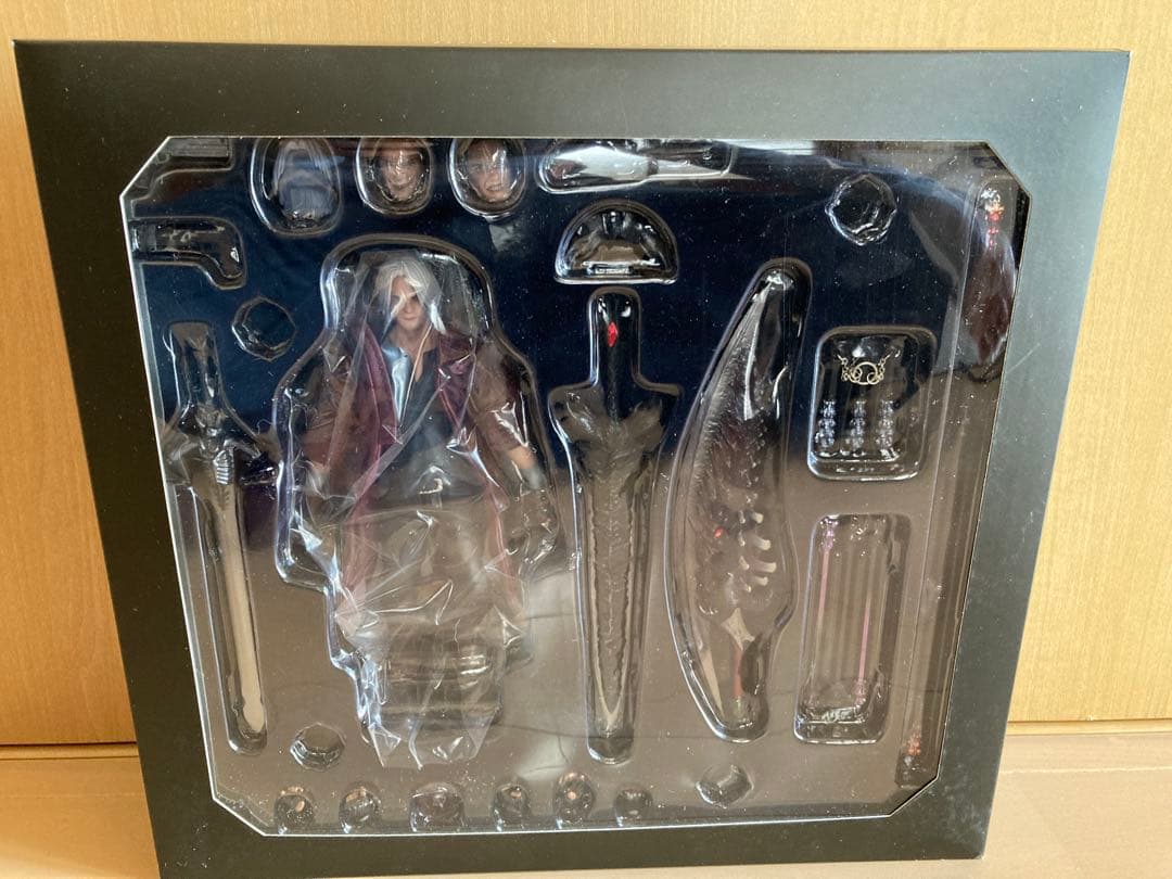 千値練　デビルメイクライ 5 ダンテ DELUXE EDITION