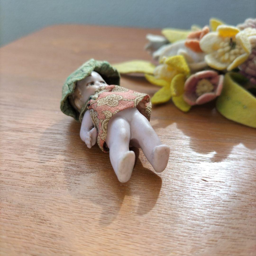 ドイツ　アンティーク　HERTWIG ミニチュアビスクドール　帽子を被った女の子