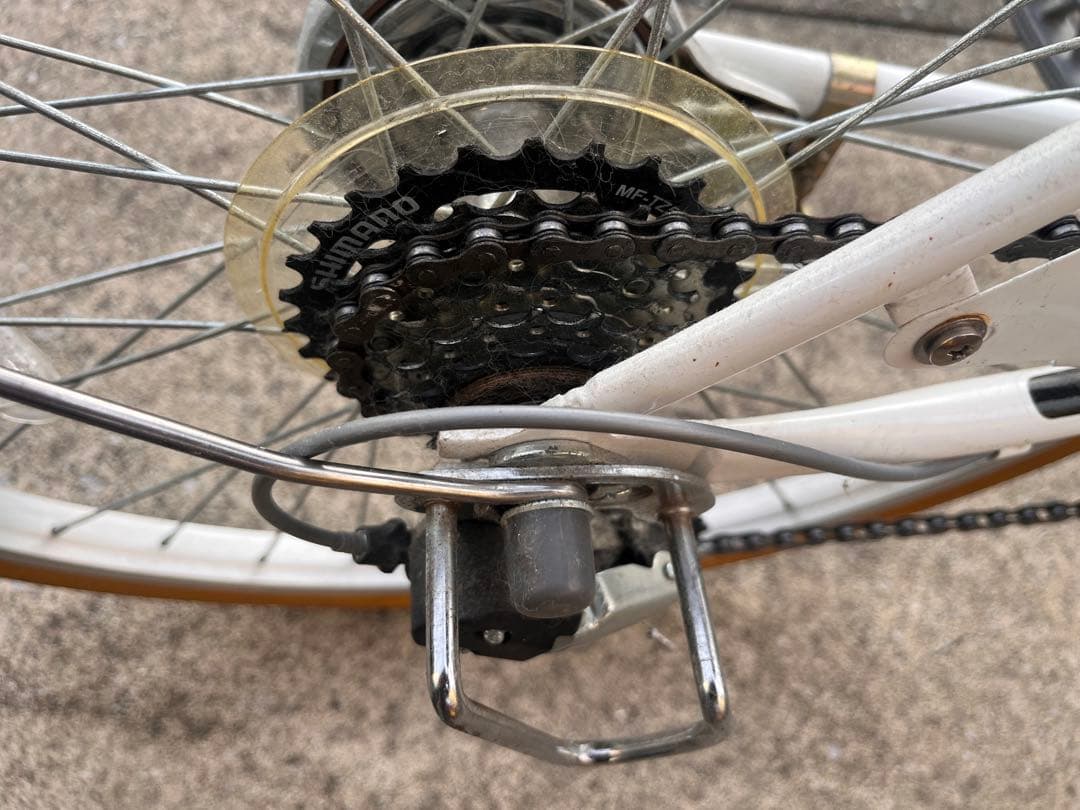 24インチ自転車(前面バスケット付)　ホワイト