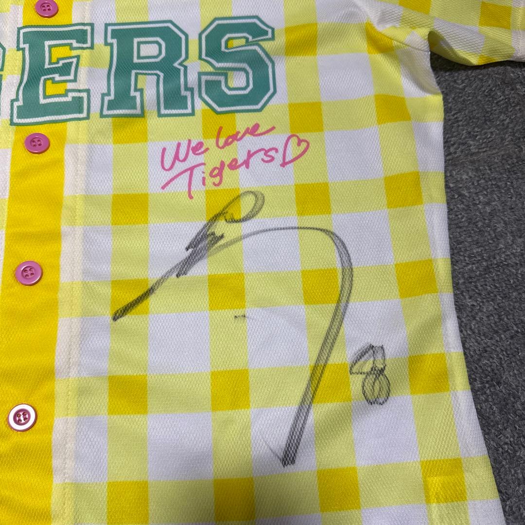 佐藤輝明直筆サイン入り　女性用　フルーツ柄の阪神タイガースユニフォーム