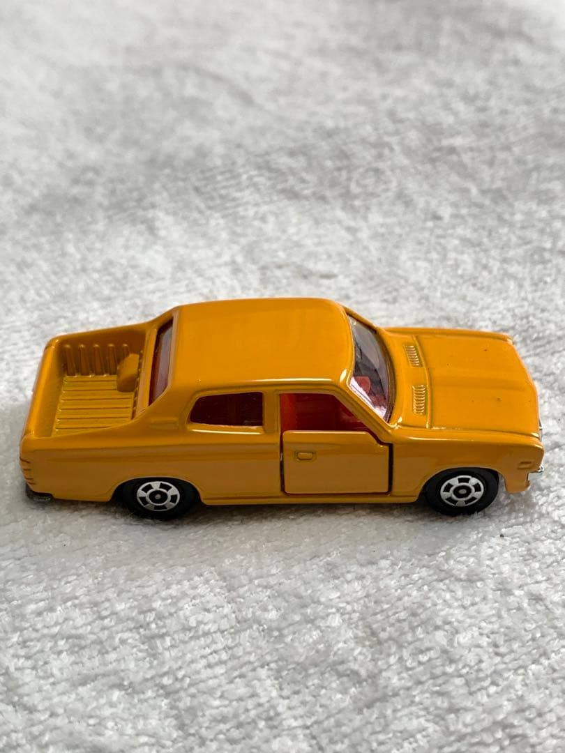トミカ ダットサン ピックアップ【黒箱・日本製】