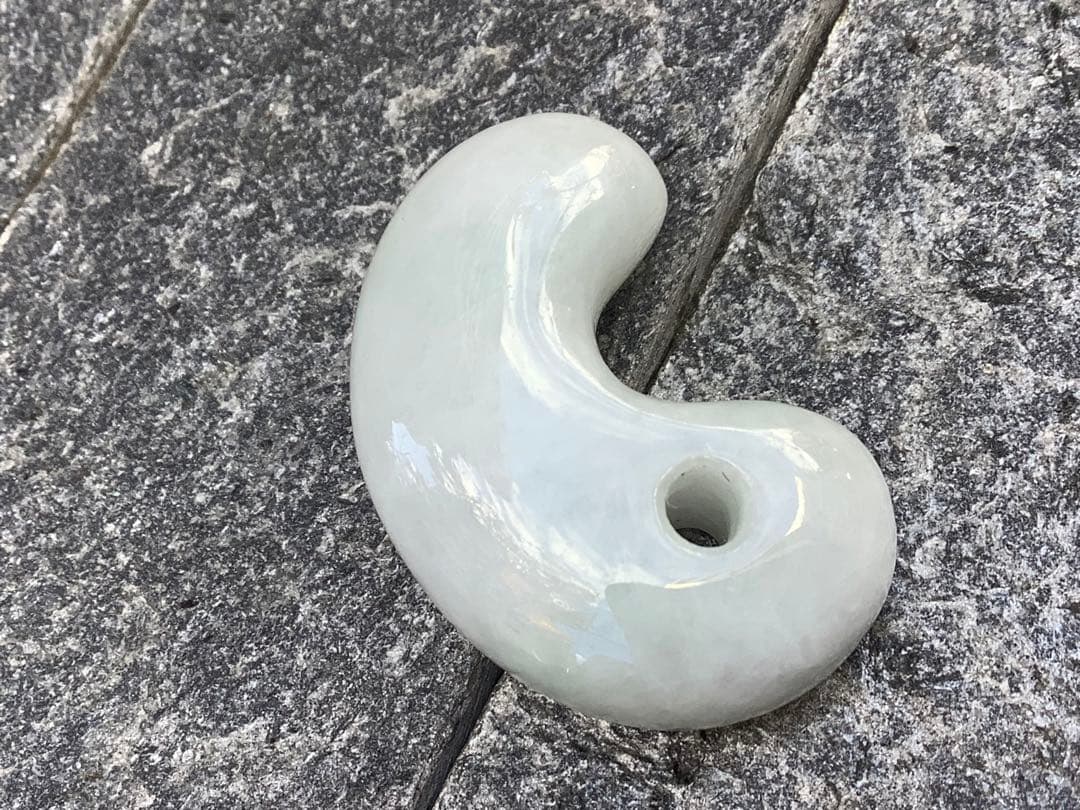 ✳安価卸し値段　幸運引き寄せる糸魚川翡翠勾玉　本物を１個お持ちください　鑑別書付