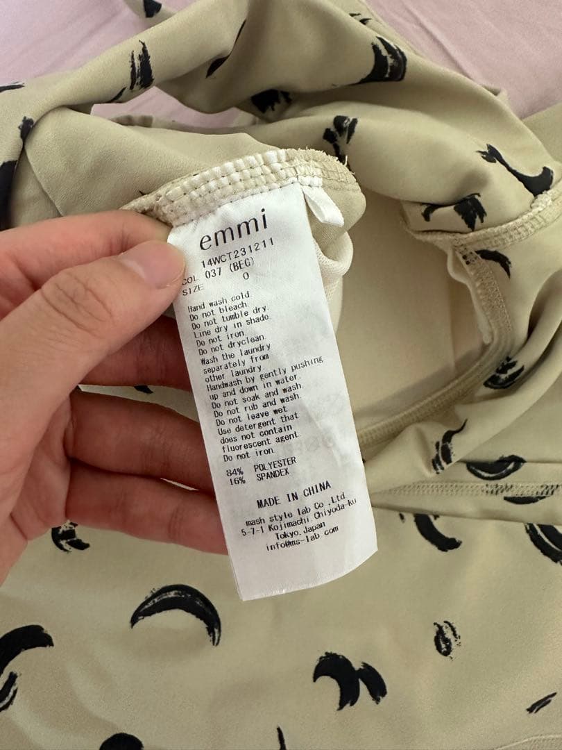 emmi ヨガウェア ベージュ 月模様