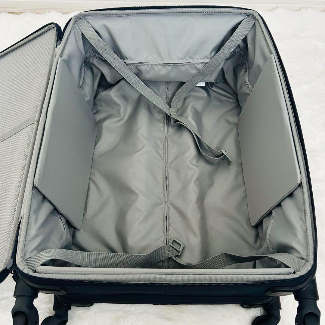 無印良品 半分の厚みで収納できるソフト キャリーケース 63L スーツケース