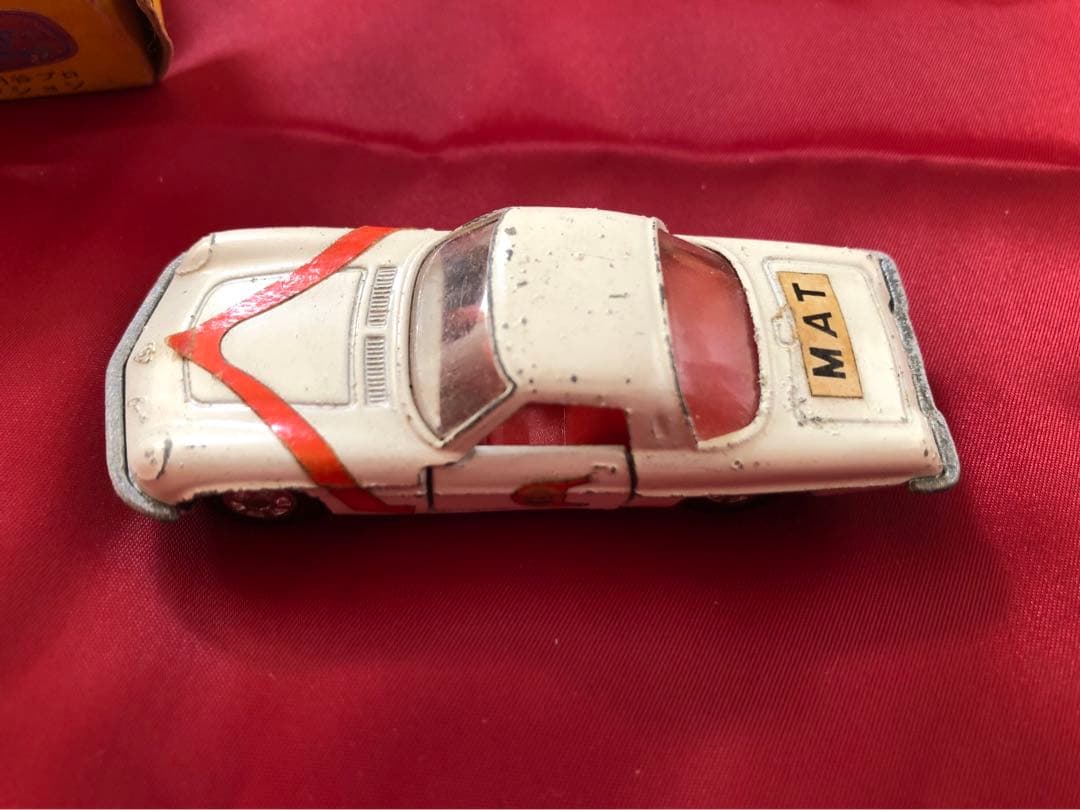 トミカ　ウルトラマン　マットカー　箱付き