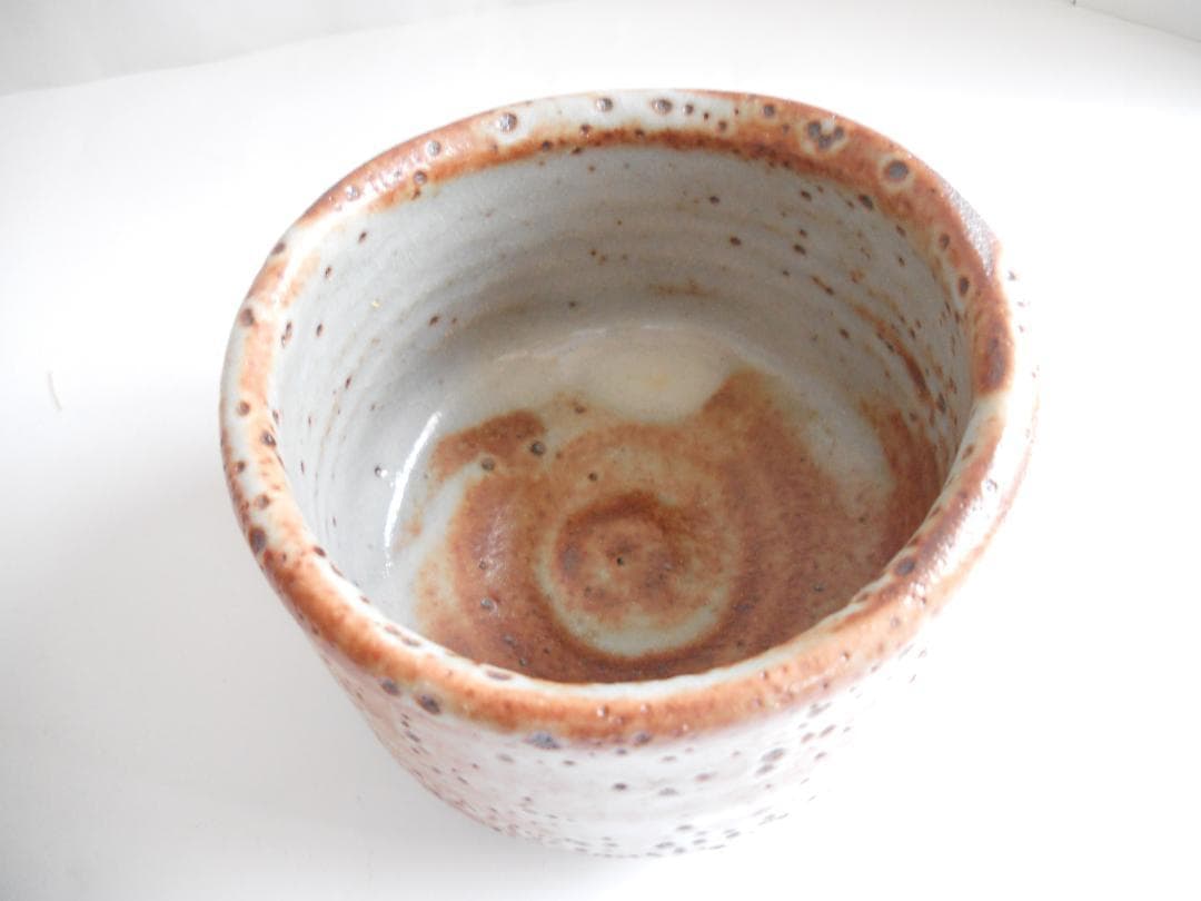 安藤日出武 志野茶碗 志野焼 茶碗 共箱 希少 抹茶茶碗 新品 未使用 です。