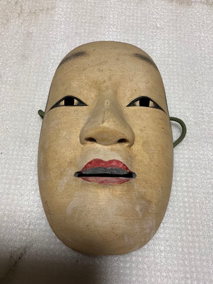 能面２つセット。木製。【中古品　古民家より譲り受けました】。