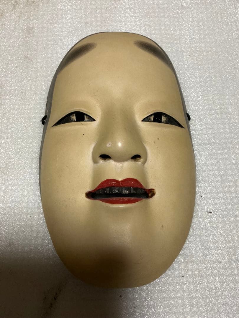 能面２つセット。木製。【中古品　古民家より譲り受けました】。