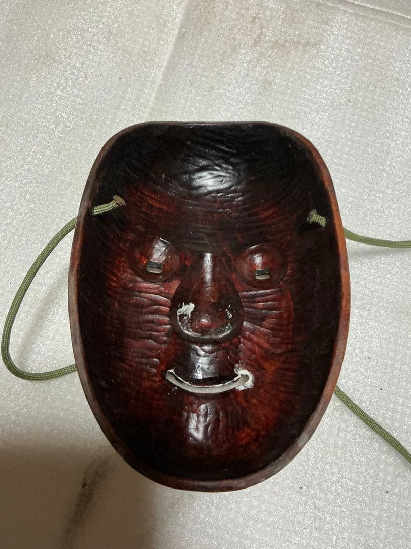 能面２つセット。木製。【中古品　古民家より譲り受けました】。