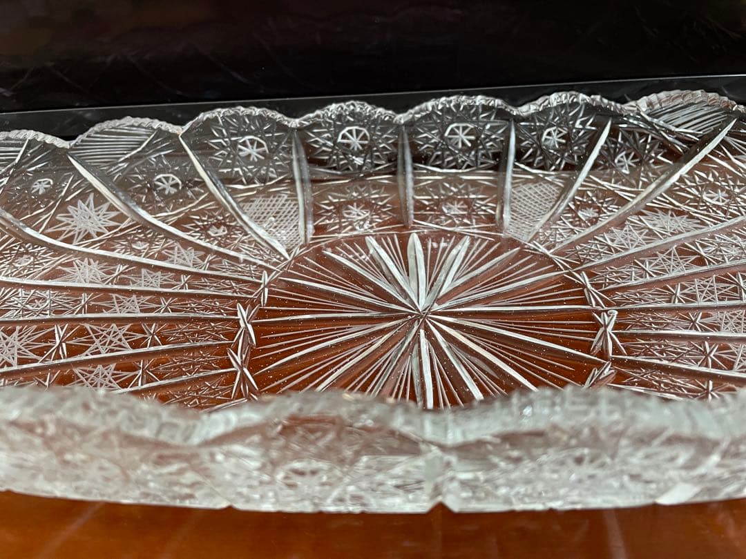 クリスタル製彫刻皿 約30cm