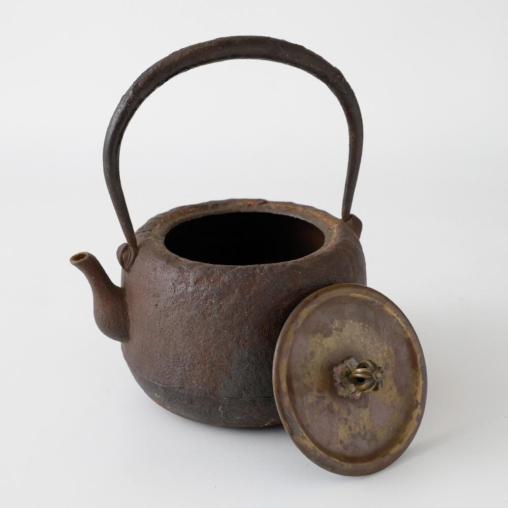 岩肌時代鉄瓶 斑紫銅蓋 湯沸かし 煎茶道具 高さ22㎝ 鉄器 南部 無落款