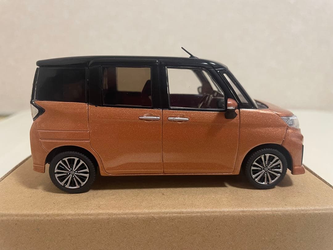 トヨタ ルーミー 1/30スケールミニカー オレンジ