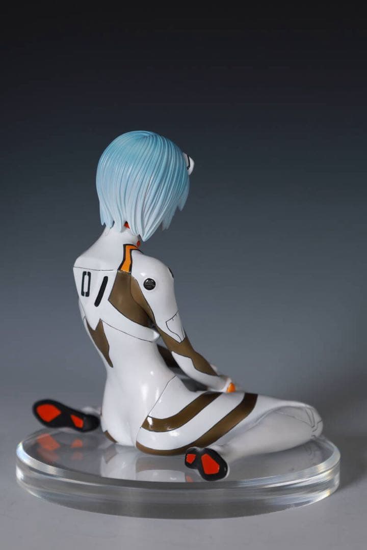 綾波レイ1/8 ヱヴァンゲリヲン 座りバージョン