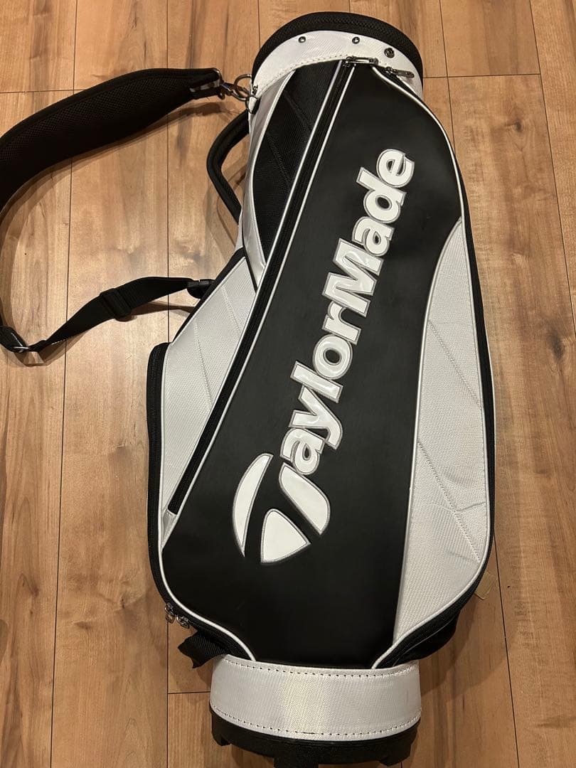 TaylorMade トゥルーライト　ゴルフバッグ