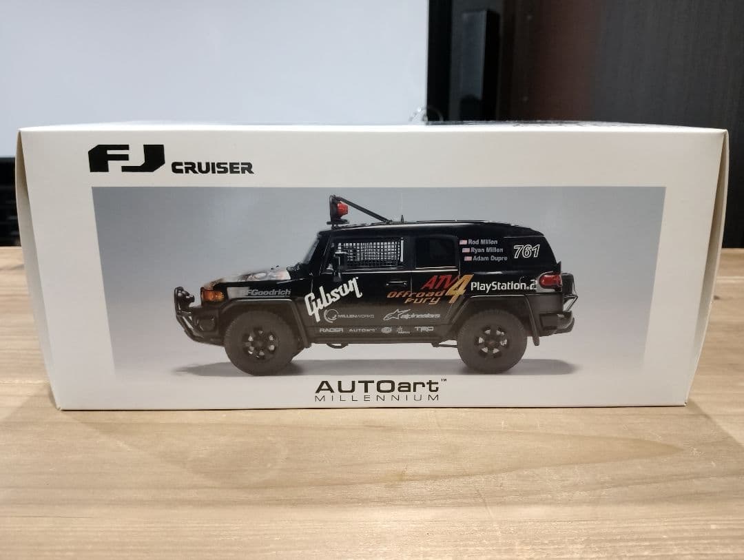 1/18 オートアート　トヨタ　FJクルーザー　ミニカー　ブラック　PS　ソニー