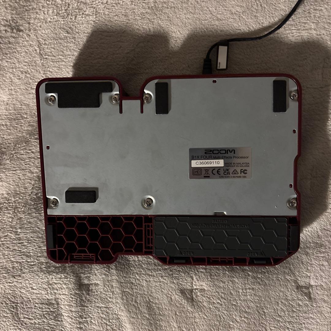 【マルチエフェクター】ZOOM ( ズーム ) B1X FOUR ベース用マルチ