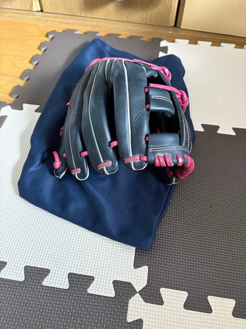 軟式グローブ 黒/ピンク