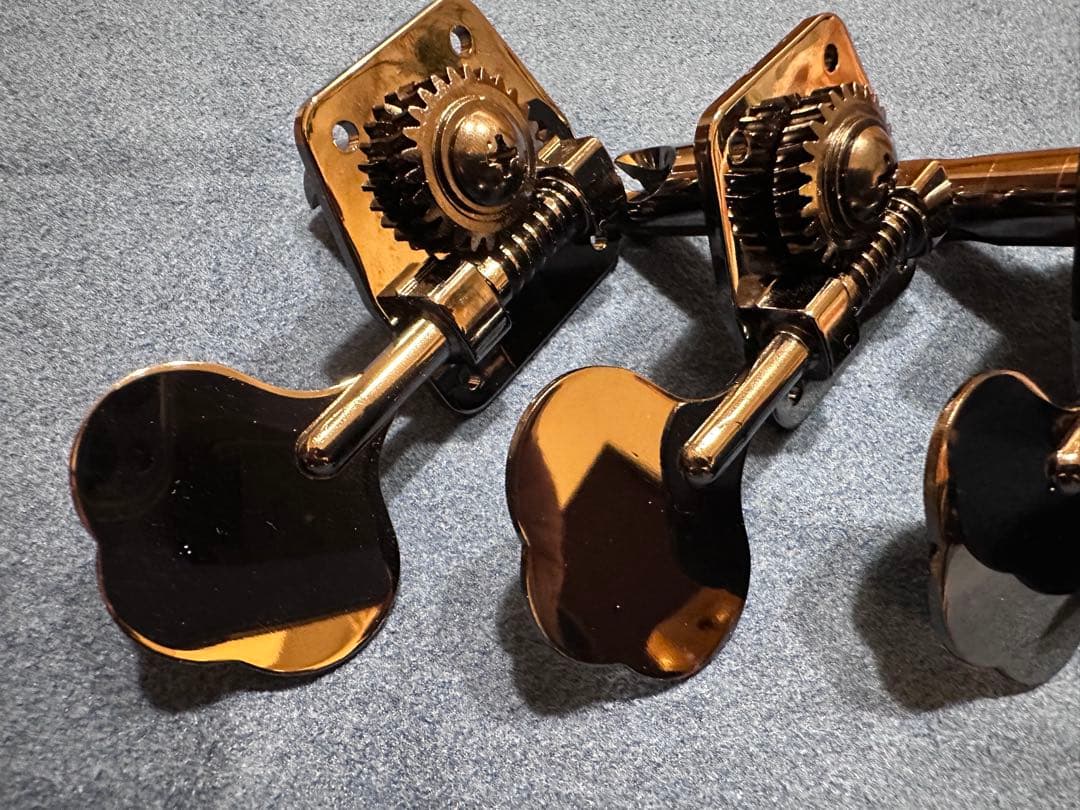 コスモブラック色 ベースのパーツ ペグ、ブリッジほか