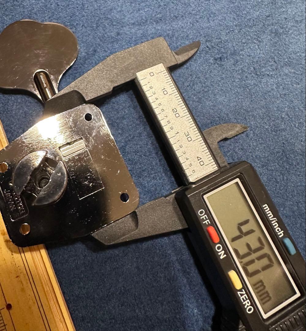 コスモブラック色 ベースのパーツ ペグ、ブリッジほか