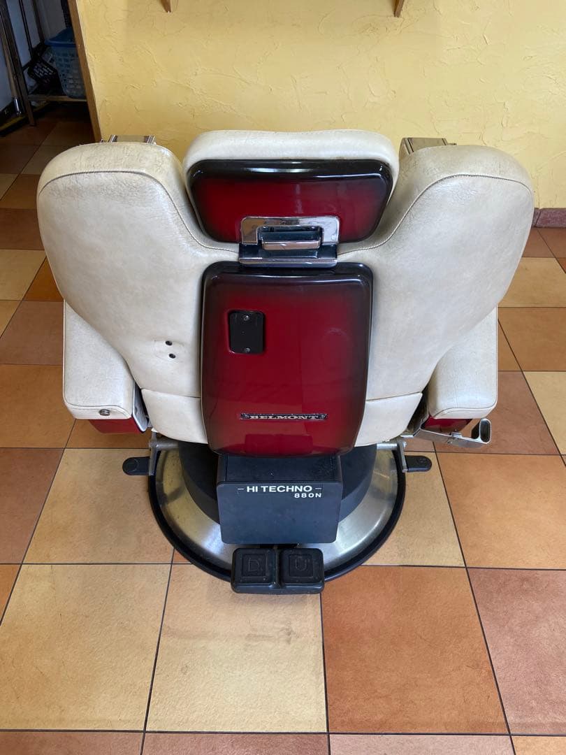 タカラベルモント　バーバーチェア　理容椅子