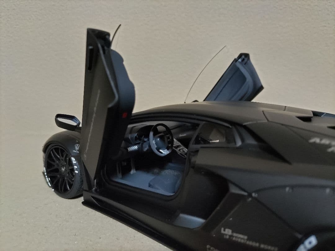 オートアート　Lamborghini　AVENTADOR
