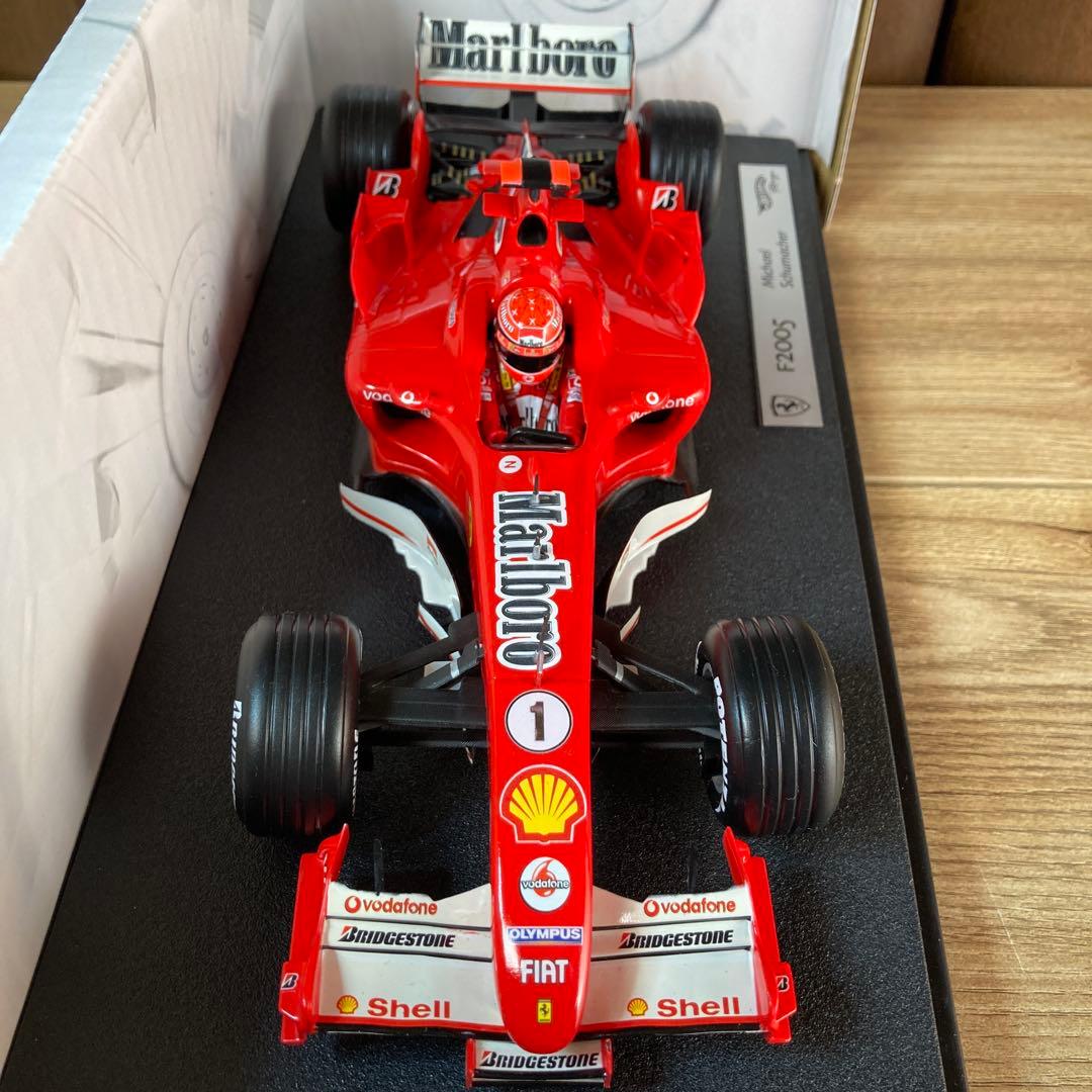 ホットウィール1/18フェラーリ F2005 Mシューマッハ