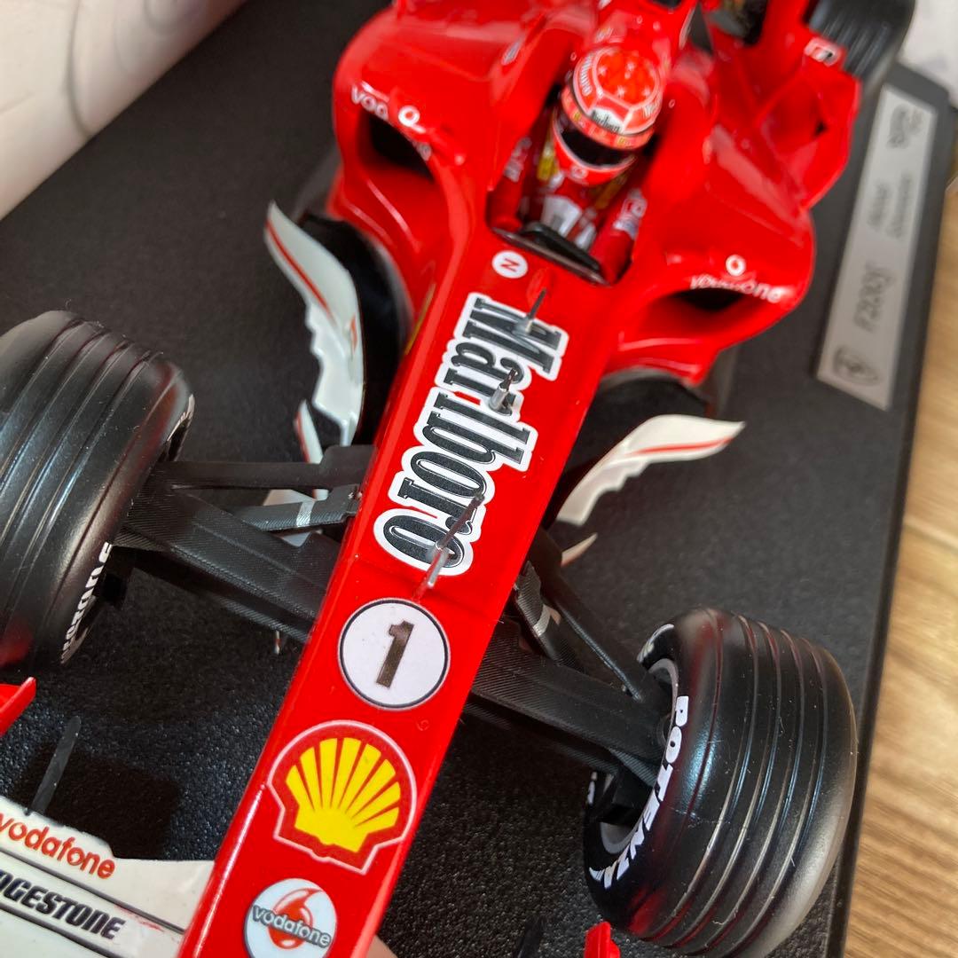 ホットウィール1/18フェラーリ F2005 Mシューマッハ