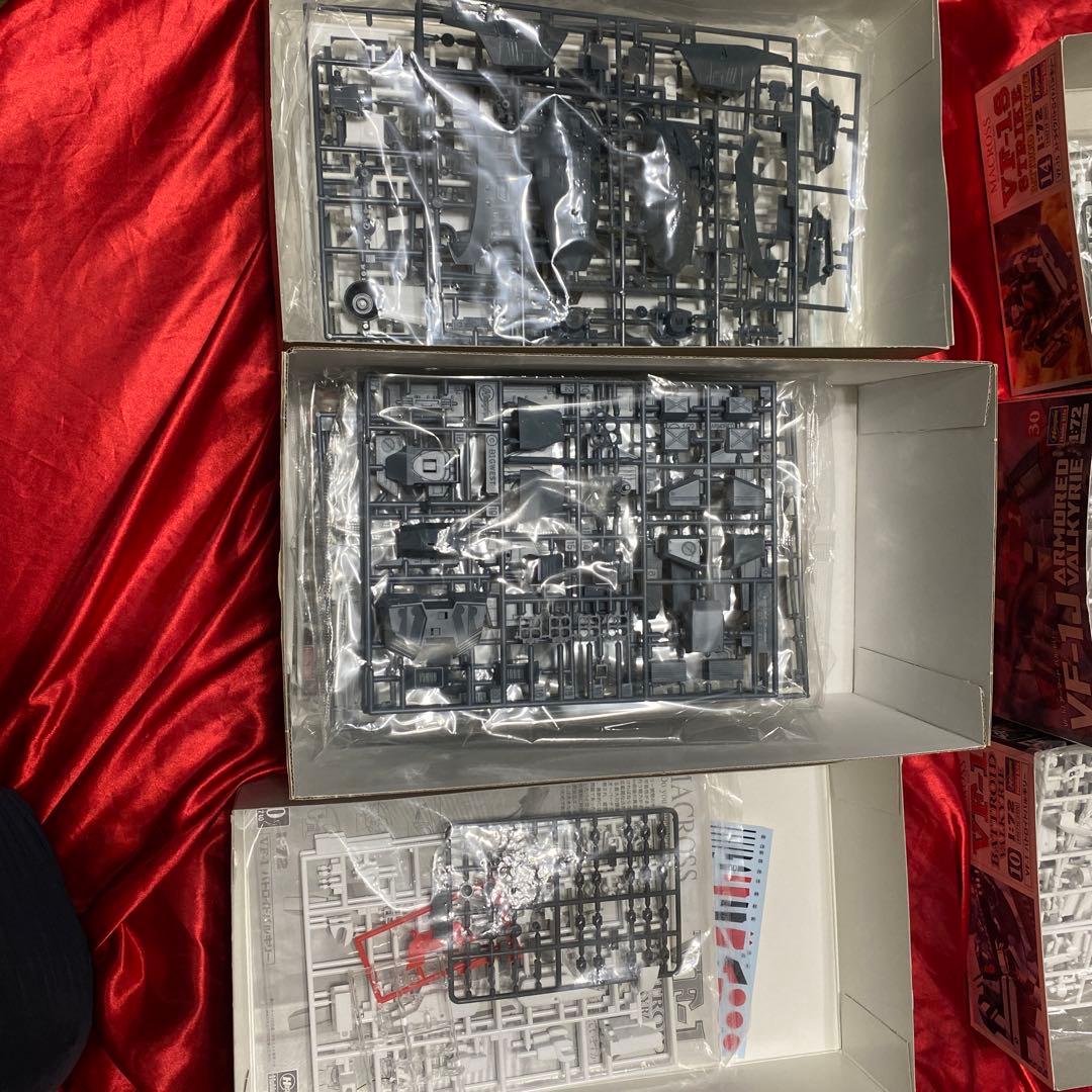 VF-1 バルキリー 3点セット　新品　未開封　マクロス　プラモデル　1/72
