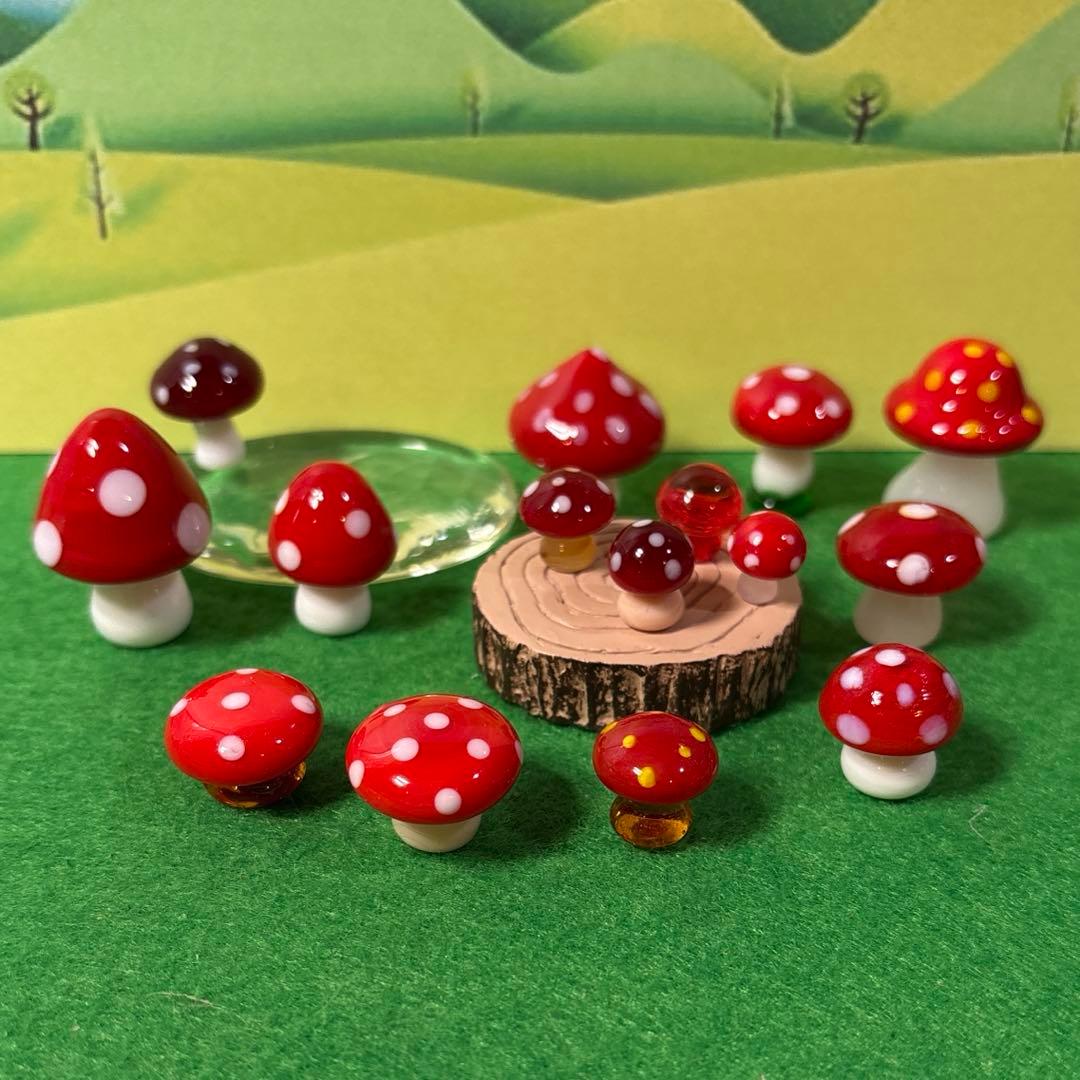 赤いきのこ　ガラス細工　ミニチュア