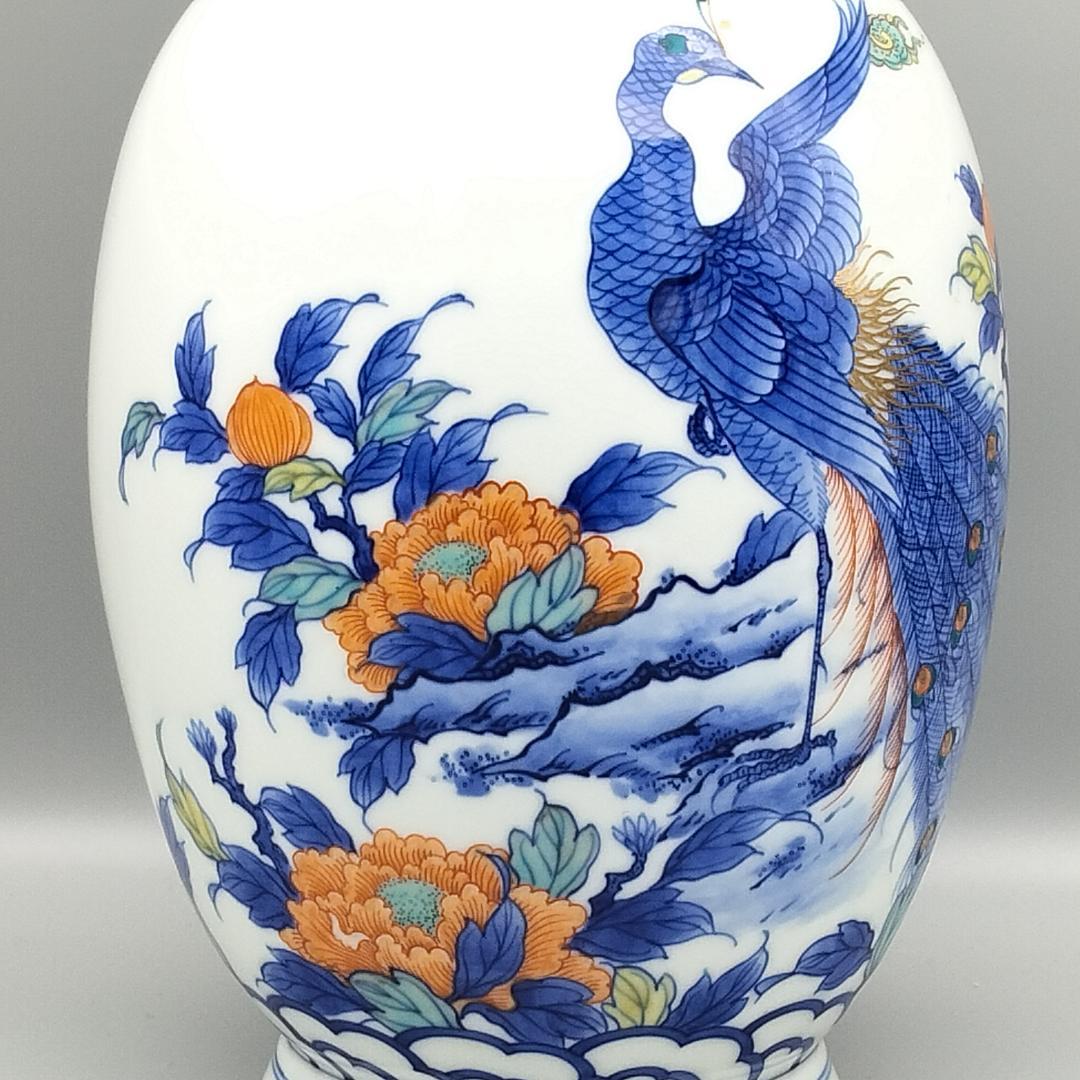 色鍋島焼 市川光山作 霊芝雲 椿花 孔雀文 飾壺 花瓶