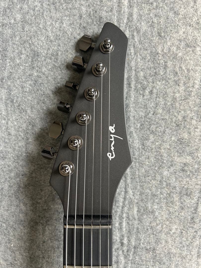 美品　enya エレキギター マットブラック　フットスイッチ付き