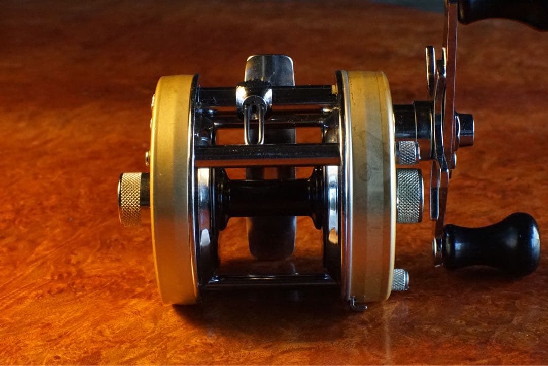 ABU アンバサダー 5500 メンテ済 フレーム修正済 シャンパンゴールド