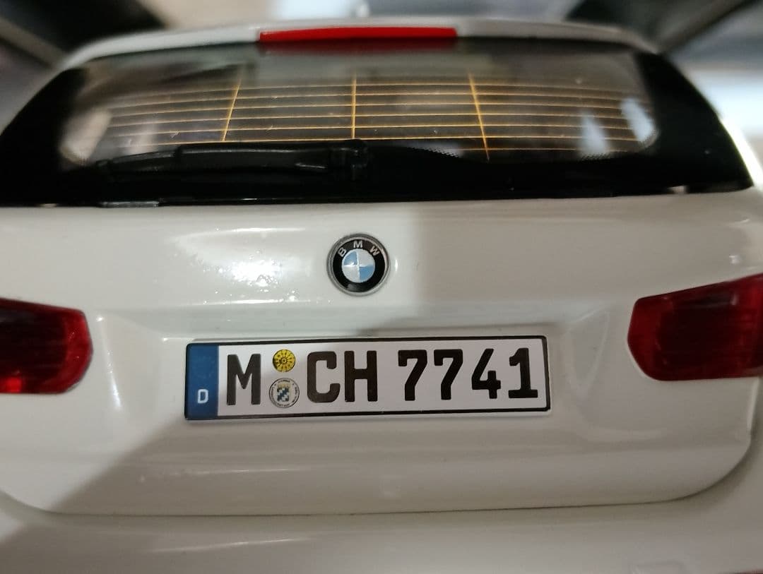 夢伝説　1/18  3シリーズ ツーリング F31ミニカー　ホワイト