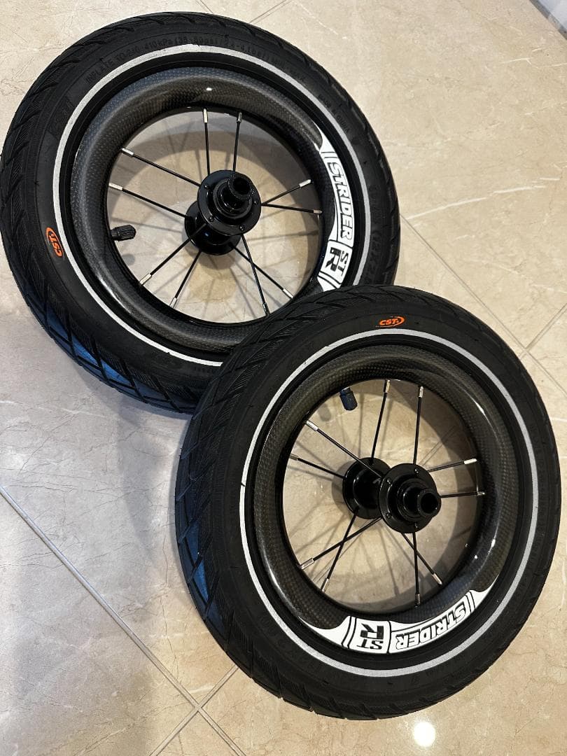 【新品同様】ストライダーSTR純正カーボンホイールタイヤ2本1組