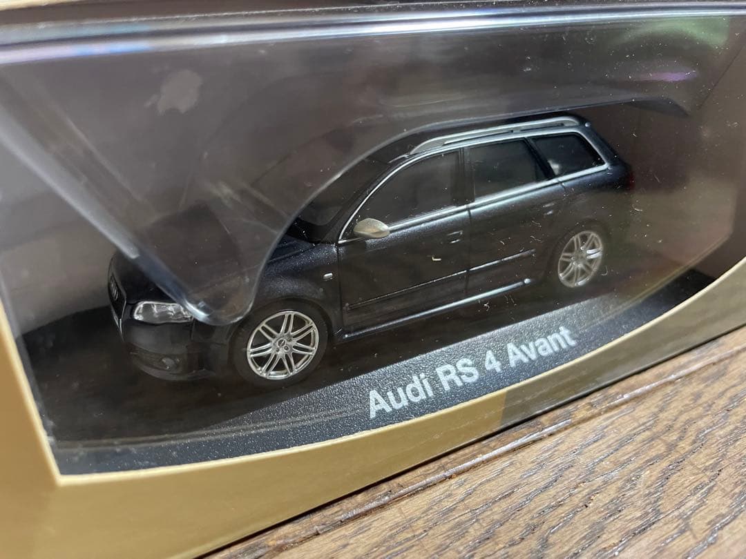 アウディ純正　1/43 RS4アバント　B7型　ブラック