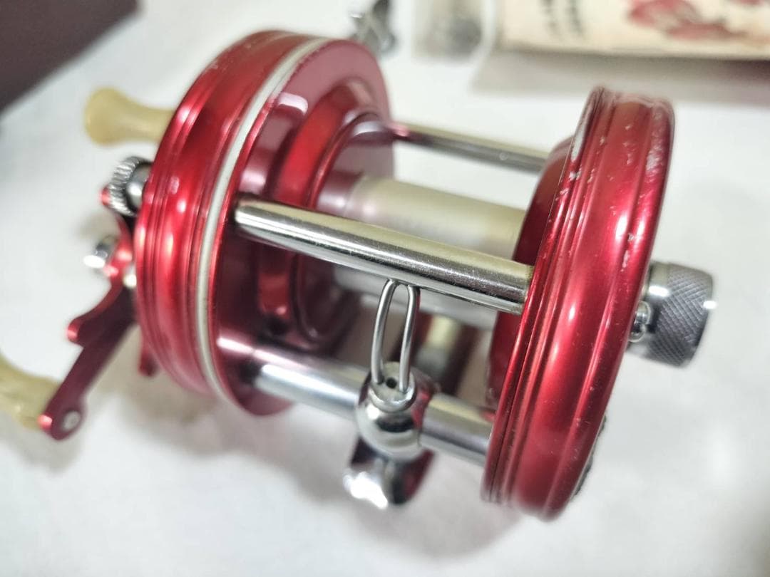 ABU GARCIA アブ アンバサダー 5000　4ネジ 赤　#435709