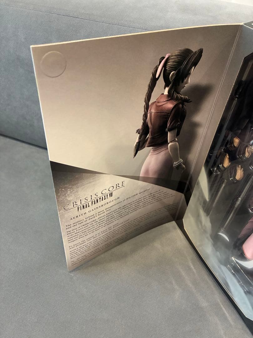 ファイナルファンタジー FF7 エアリス プレイアーツ改 クライシスコア