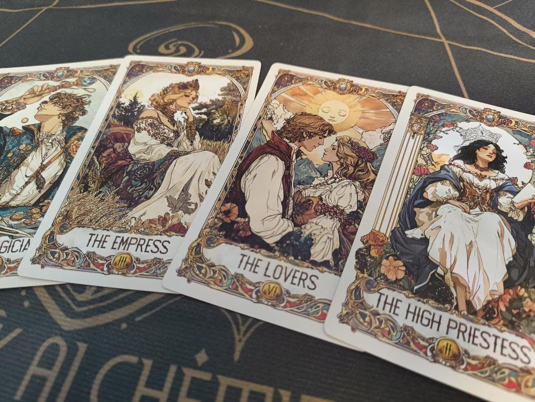 【正規品タロットカード】入手困難✨超美麗✨まるで古典絵画✨星明かりの歌のデッキ